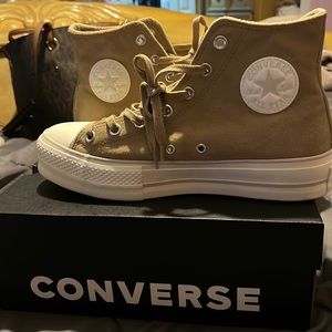 Women’s size 10 converse color Kayak/Desert